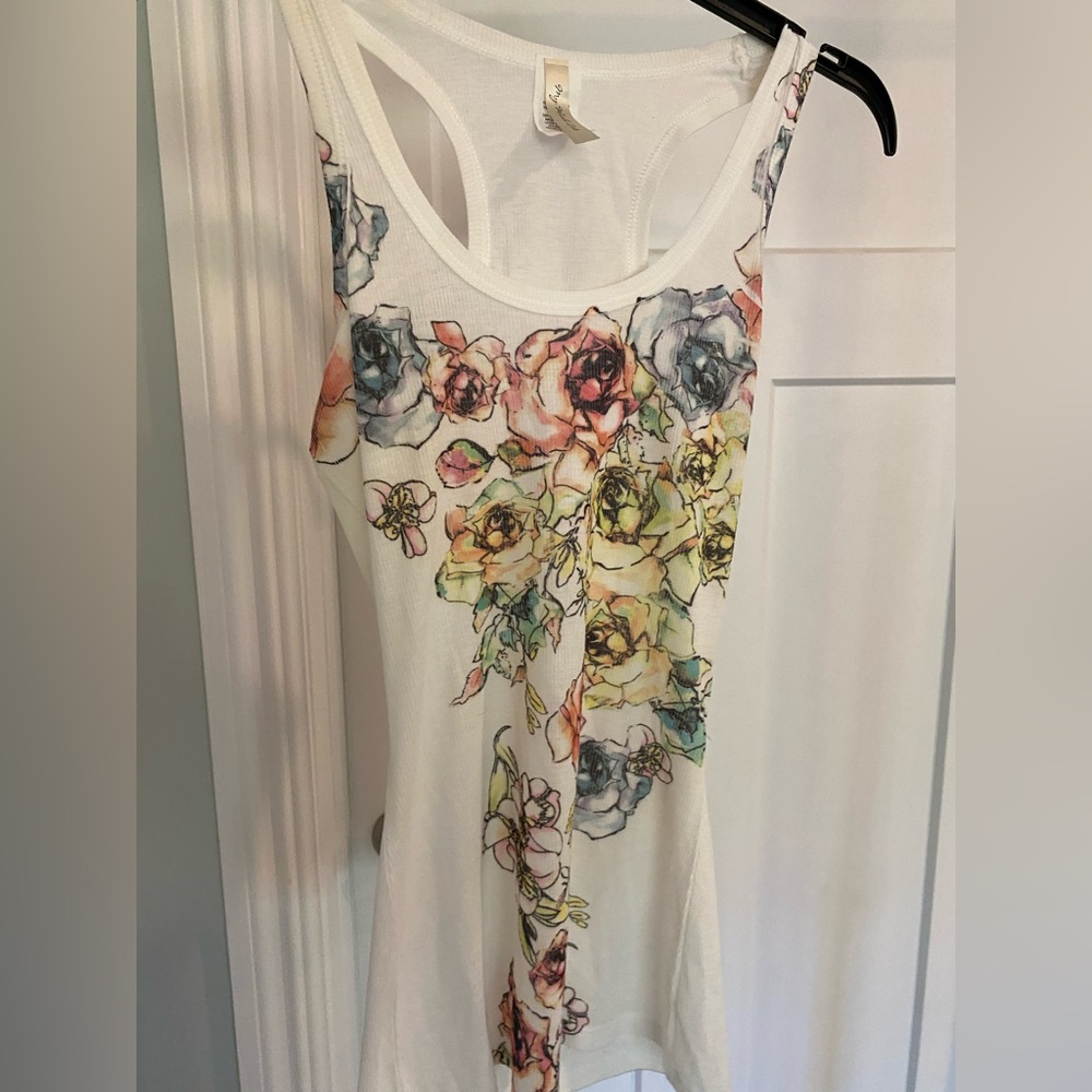 Cool Tank Top with Pretty Design. Size Large.